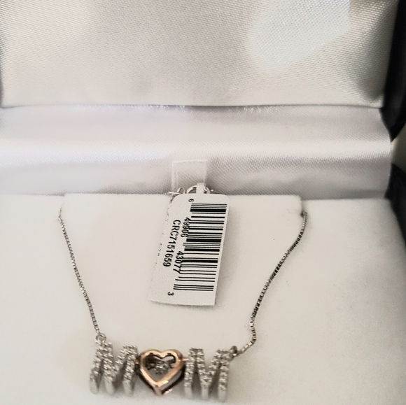 Women Necklace with 1/4ct Diamonds - Picture 4 of 13